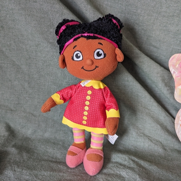 PBS Daniel Tigers Neighborhood Miss Elaina Plush Toy 9" Stuffed Doll Fred Rogers - Picture 2 of 11